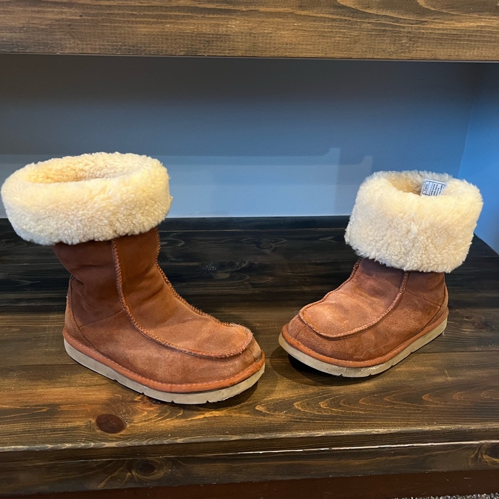 UGG Downtown fur boots Sz 7